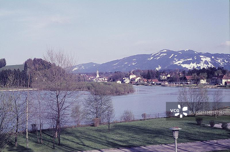 德国巴伐利亚州巴特特尔茨的伊萨尔河水库风光图片素材