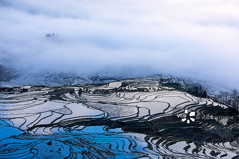 彩色哈尼梯田图片素材