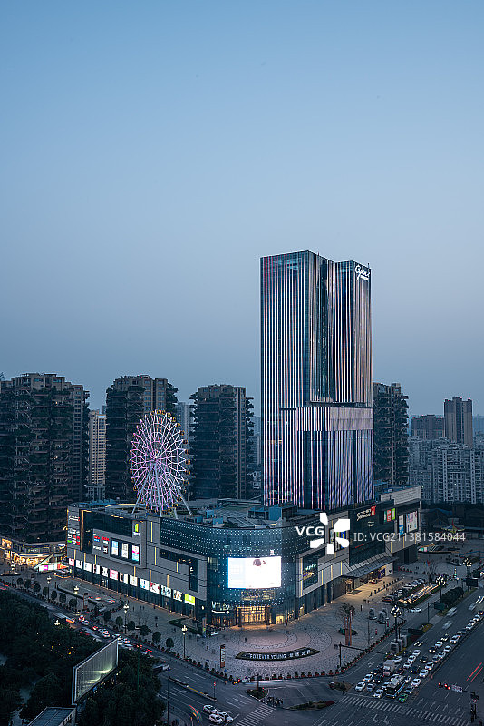 中国四川成都新都区城市天际线黄昏景观图片素材