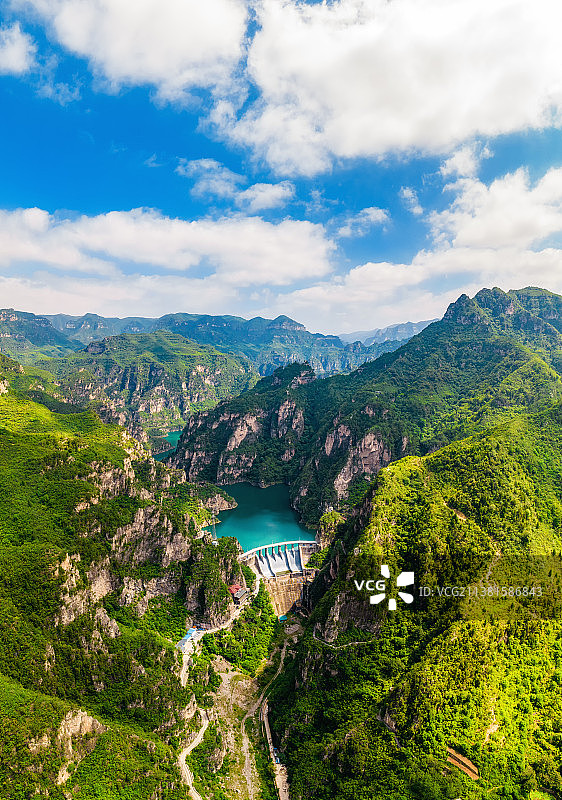 中国河南焦作修武县峰林峡景区太行山夏季风光航拍高视角拍摄图片素材