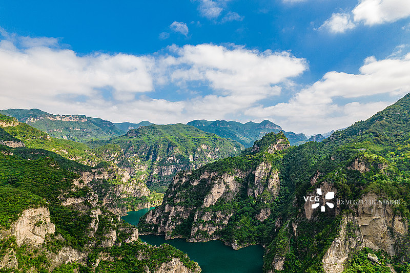 中国河南焦作修武县峰林峡景区太行山夏季风光航拍高视角拍摄图片素材