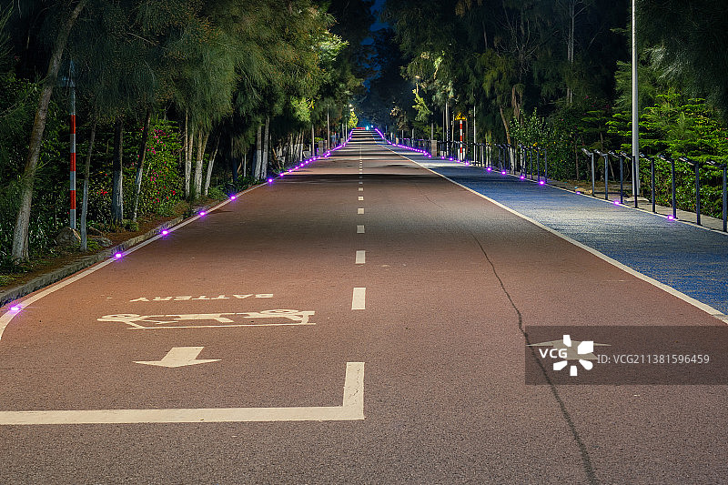 夜晚公路图片素材