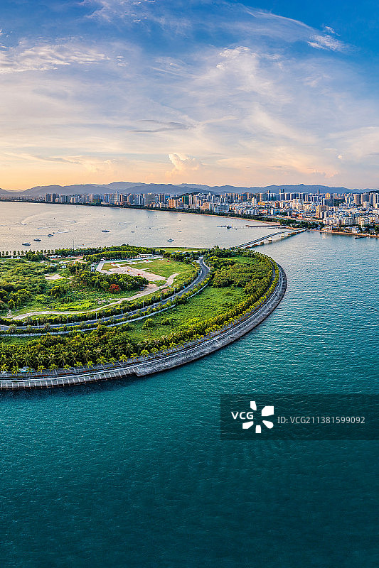 海南岛三亚市天涯区三亚湾地标建筑凤凰岛航拍图片素材