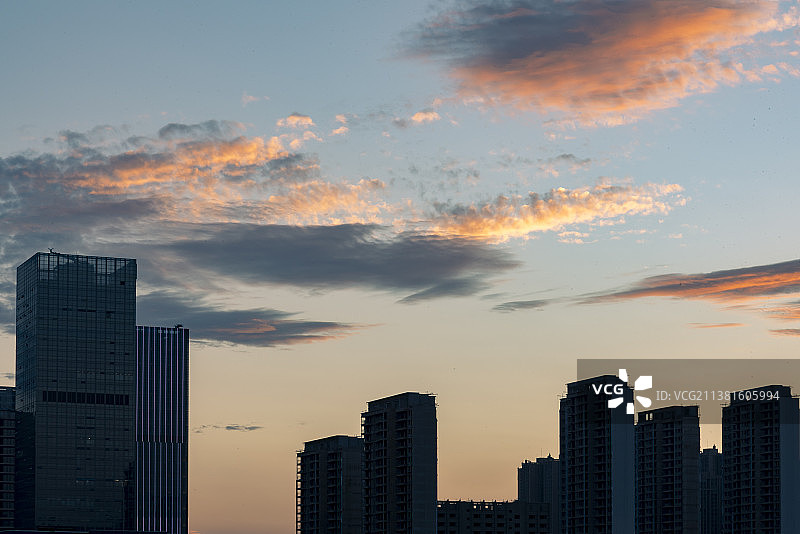 城市夕阳彩云图图片素材