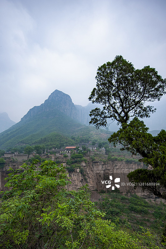 平顺县悬崖上的村庄图片素材