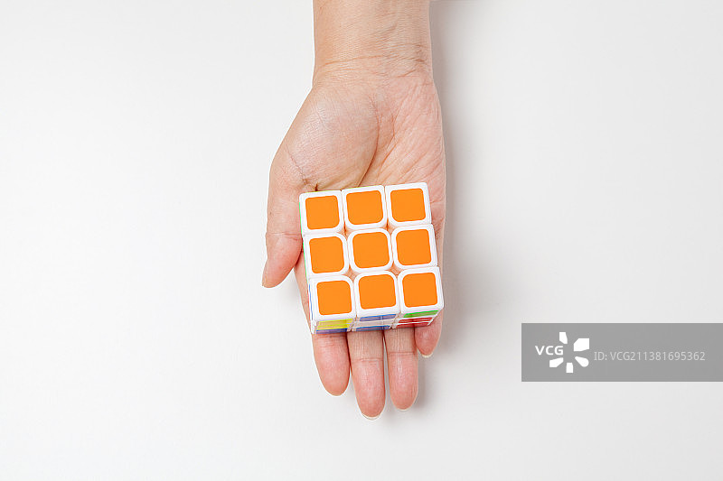 手掌魔方特写图片素材