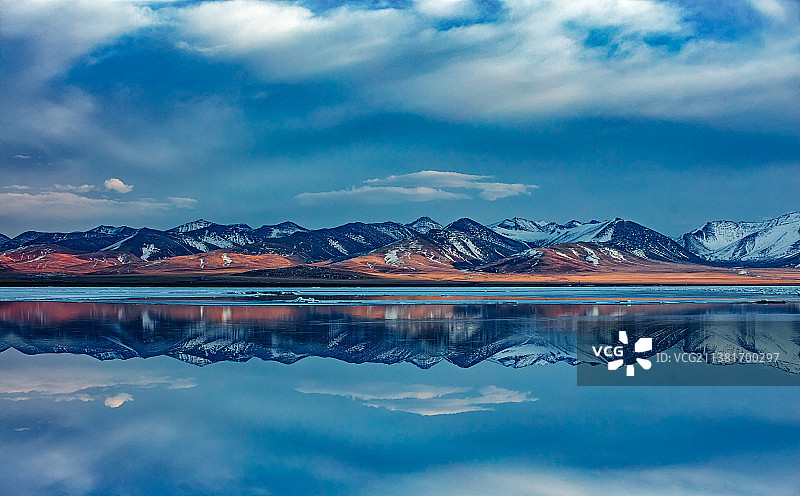 镜面纳木措图片素材