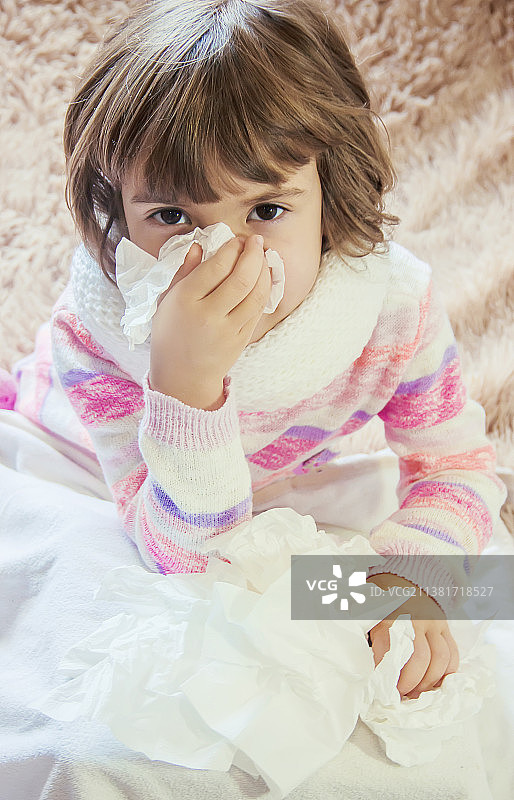 儿童感冒流鼻涕图片素材