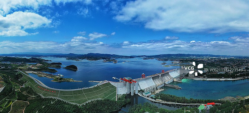 蓝天白云下的丹江口大坝图片素材