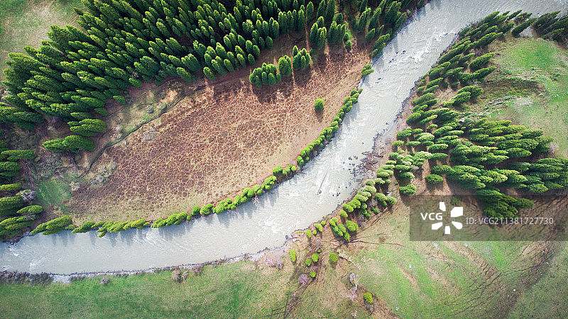 航拍森林河流图片素材