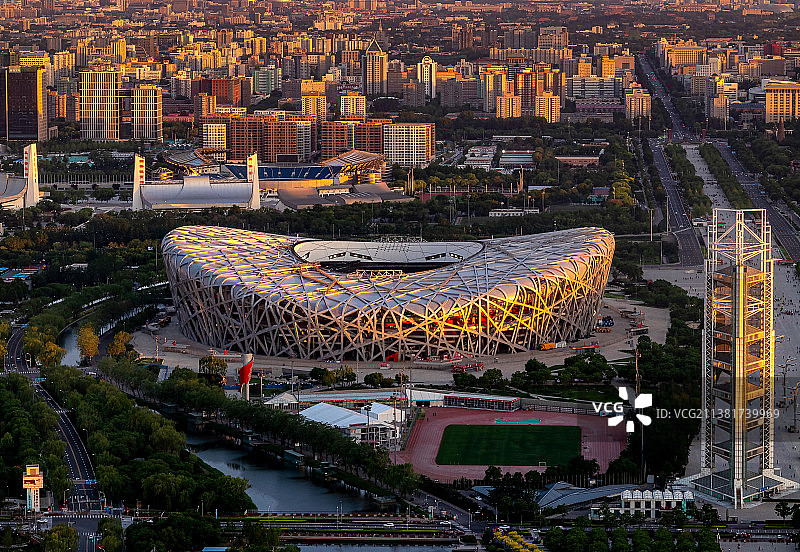 余晖下的鸟巢图片素材