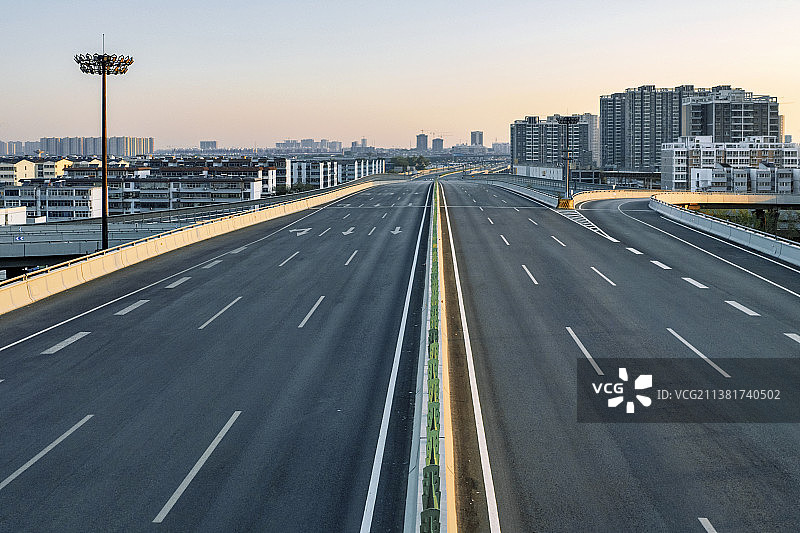汽车广告背景图城市道路立交航拍视角风景图片素材