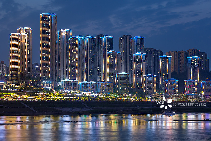 重庆市区长江边江北嘴图片素材