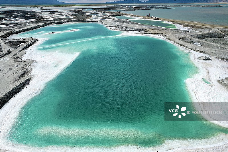 青海茫崖翡翠湖航拍图片素材