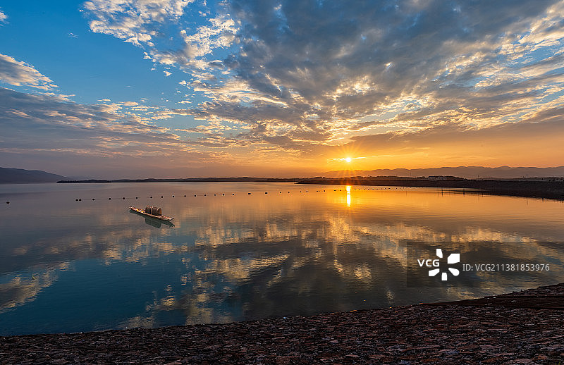 洈水水库壮美晚霞图片素材