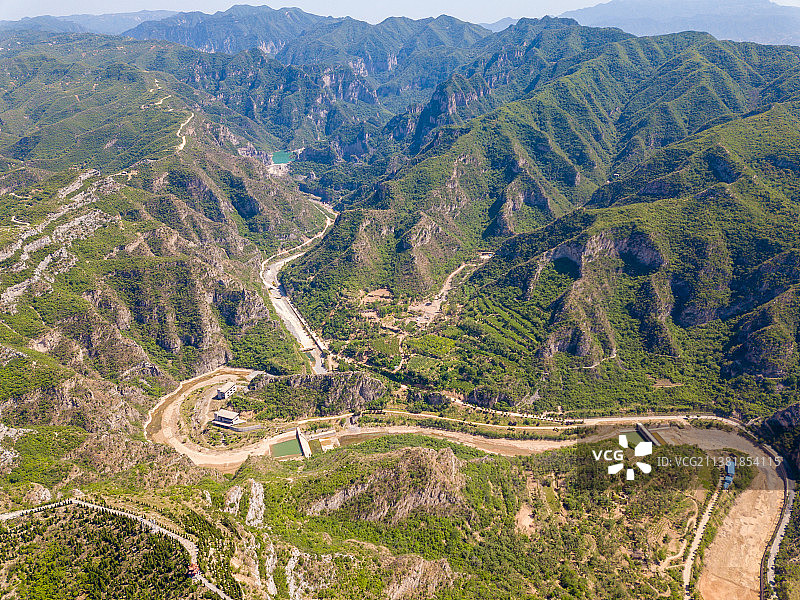 河南省郑州市：巩义市青龙山后河寺景区夏天户外风光航拍图片素材