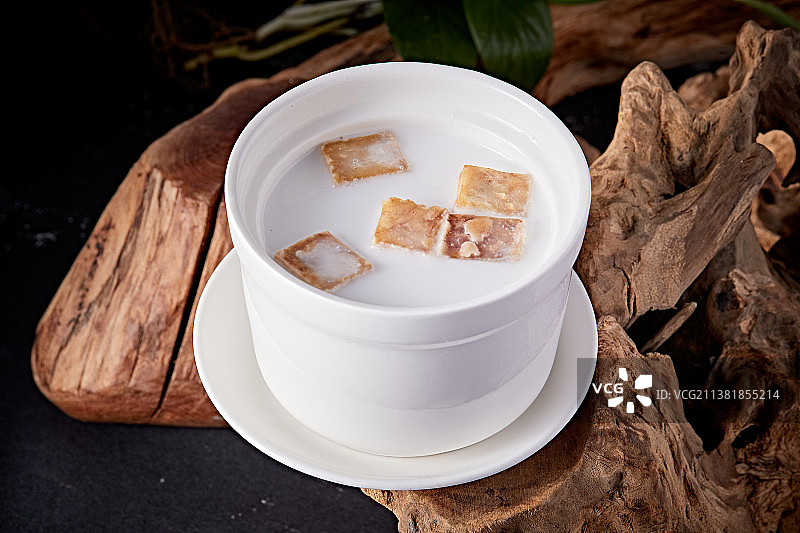 杏仁奶泡椰子糕图片素材