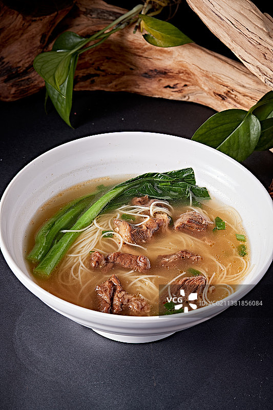 港式茶餐牛肉清汤米粉图片素材