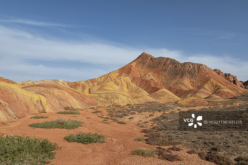 丹霞地貌的红色砂岩，多彩的岩石；张掖七彩丹霞风光图片素材