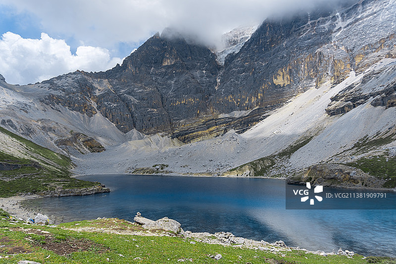 四川亚丁--五色海图片素材