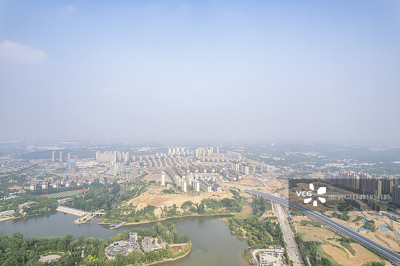 河南郑州荥阳贾峪镇洞林湖新田城夏季航怕风光图片素材