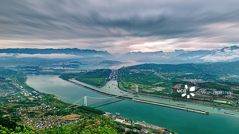 航拍视角下的三峡工程全貌图片素材