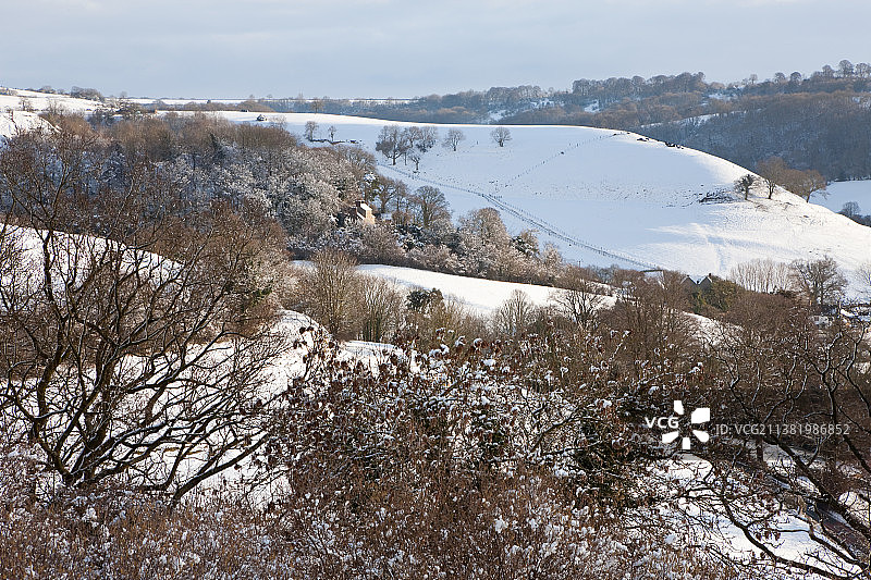 英国格洛斯特郡科茨沃尔德边缘和库姆山谷图片素材