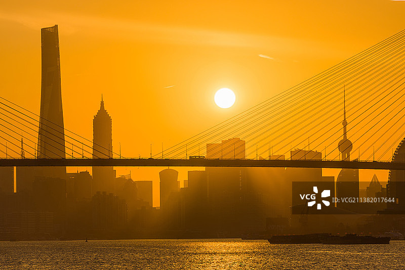 上海黄浦江杨浦大桥和陆家嘴高楼群图片素材