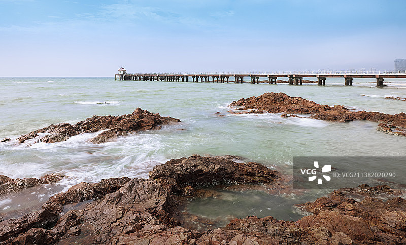 中国海南琼海博鳌红石滩图片素材