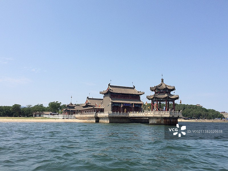 河北省秦皇岛市山海关区渤海之滨 明长城入海口 老龙头, 入海石城, 长城连海水连天，人上飞楼百尺巅图片素材