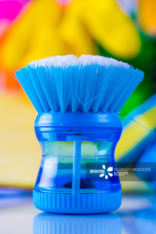 桌上蓝色牙刷特写图片素材