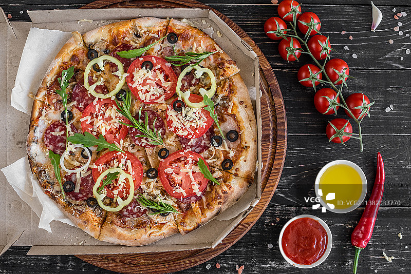 番茄奶酪蘑菇披萨图片素材