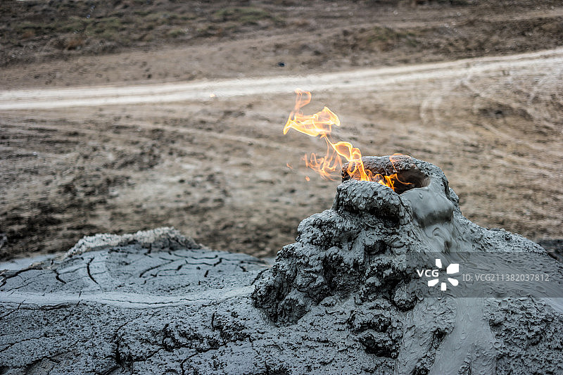田野上篝火的特写图片素材