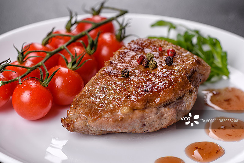 香草烤鸭胸图片素材