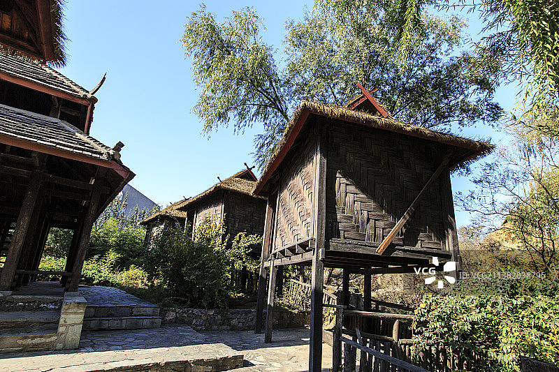 北京中华民族博物院（中华民族园）北园：哈尼族景区哈尼族民居图片素材