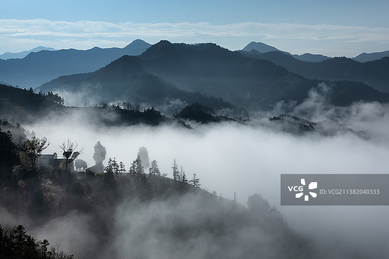 安徽～烟光凝而远山紫图片素材