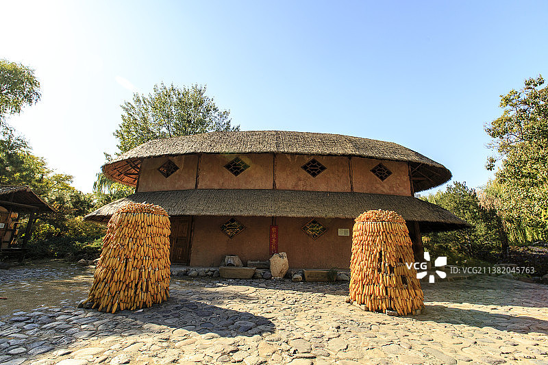 北京中华民族博物院（中华民族园）北园：黎族高架船型屋（按海南保亭黎族传统民居1比1复原）图片素材