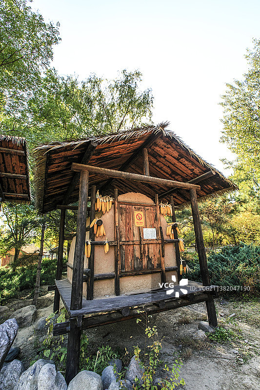 北京中华民族博物院（中华民族园）北园：黎族谷仓图片素材