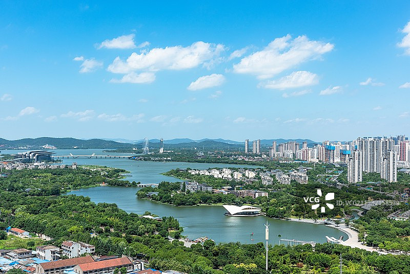 无锡蠡湖金城湾公园蓝天白云图片素材