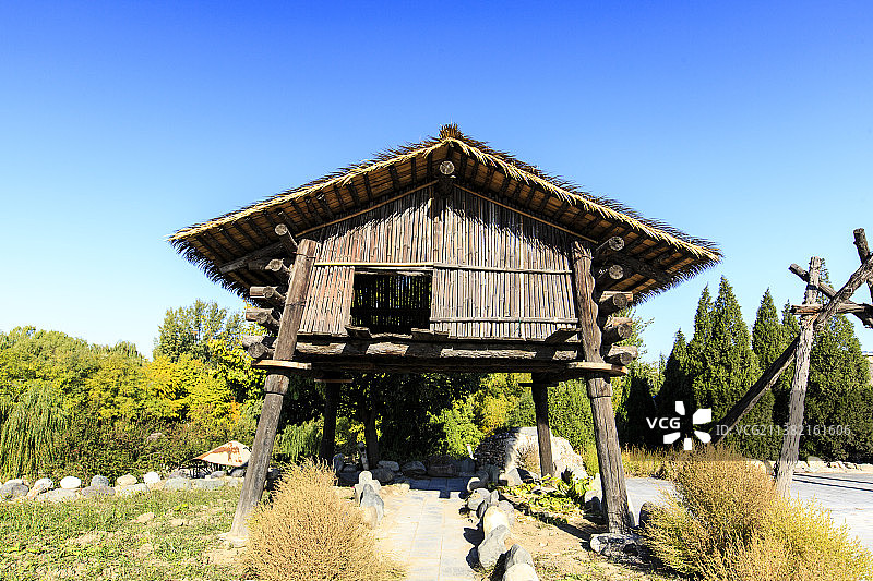 北京中华民族博物院（中华民族园）北园：台湾景区高山族鲁凯人谷仓图片素材