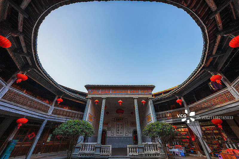 福建省龙岩市永定县湖坑镇洪坑村客家土楼民俗文化村“土楼王子”——振成楼（福建土楼永定景区）内部景观图片素材