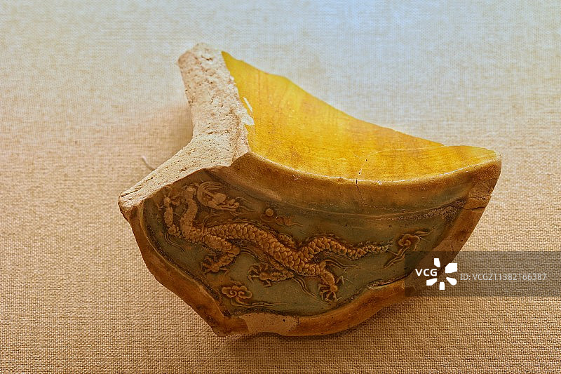 明代琉璃龙纹滴水图片素材