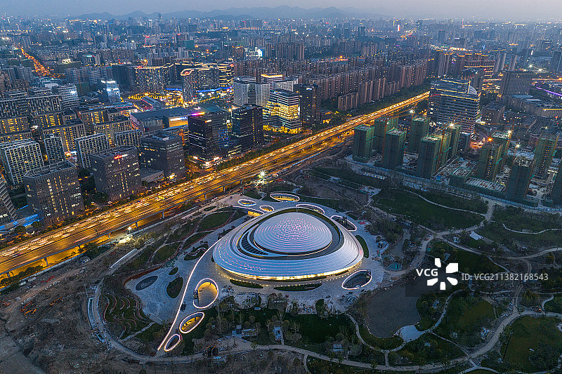 航拍杭州亚运会电竞场馆夜景图片素材