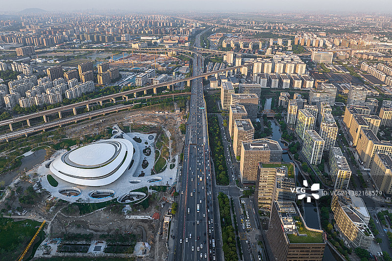 航拍杭州亚运会电竞场馆白昼风光图片素材