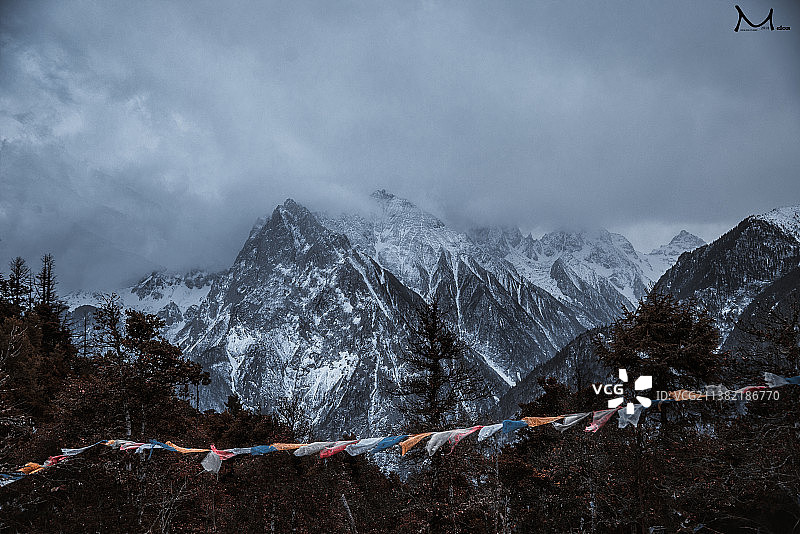 雨崩徒步图片素材