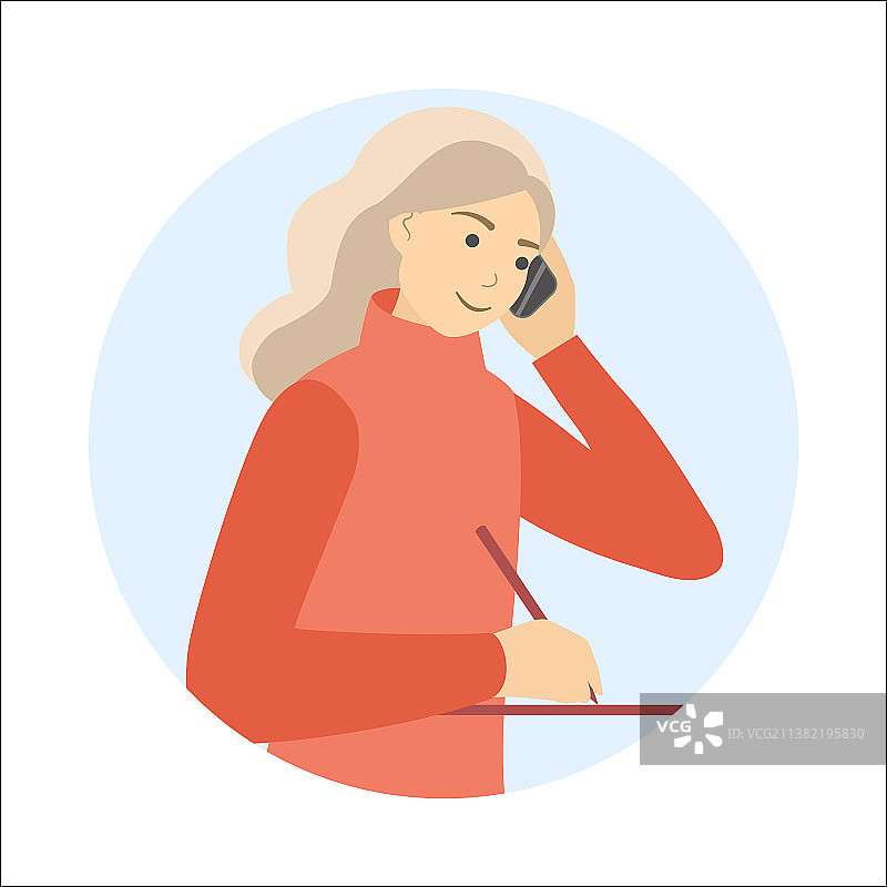 微笑的白人妇女正在打手机图片素材