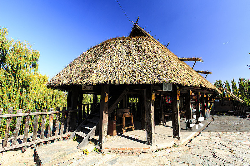 北京中华民族博物院（中华民族园）北园：佤族佤寨西盟木屋（按照云南西盟地区佤族传统民居1比1复原）图片素材