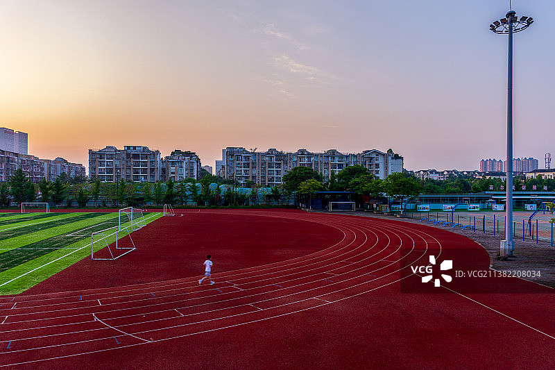 塑胶操场跑道图片素材