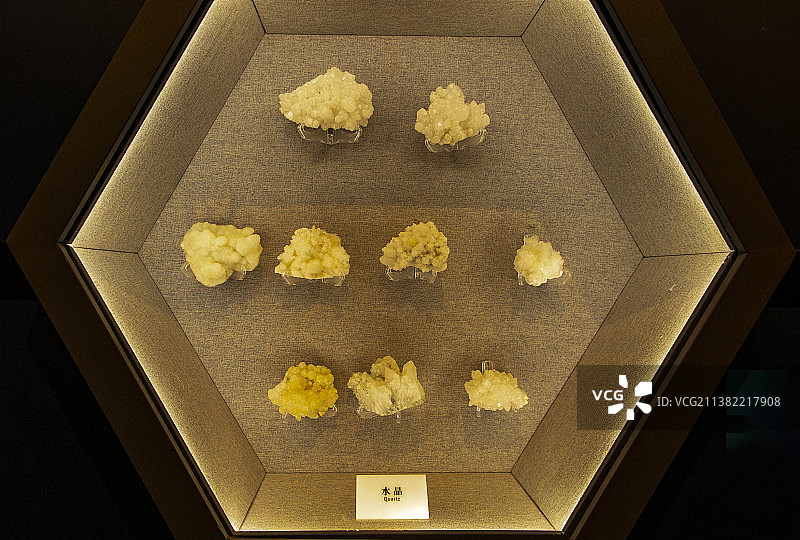 贵州地质博物馆奇石、矿石、矿物晶体 贵翠雕件图片素材