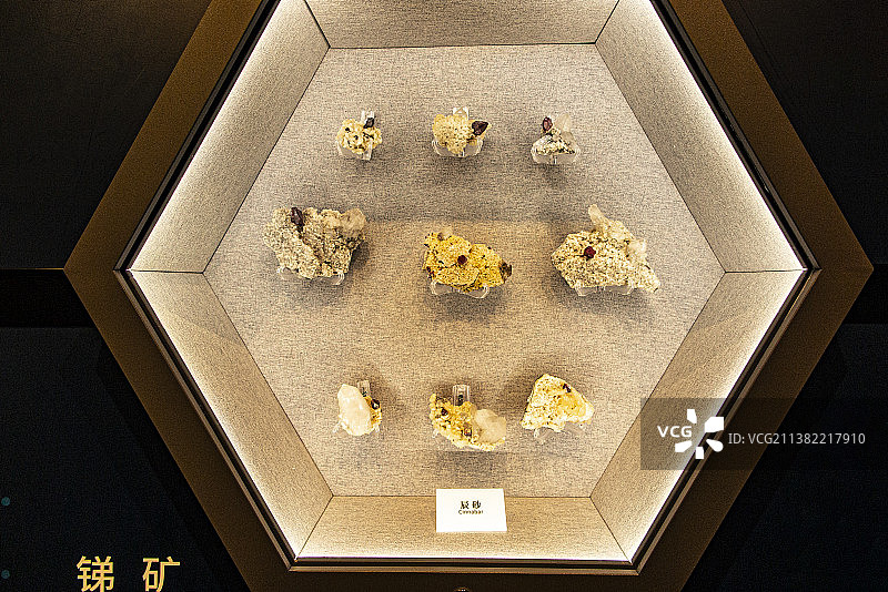 贵州地质博物馆奇石、矿石、矿物晶体 贵翠雕件图片素材